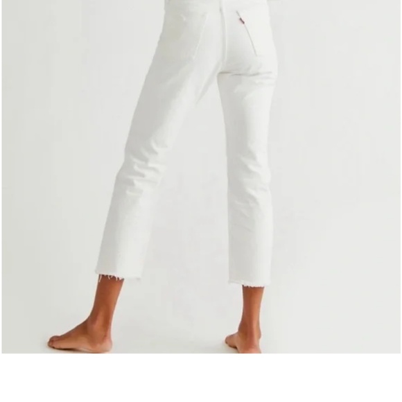 Levi’s White Wedgie Destroyed Distressed Crop Jeans - Picture 2 of 5